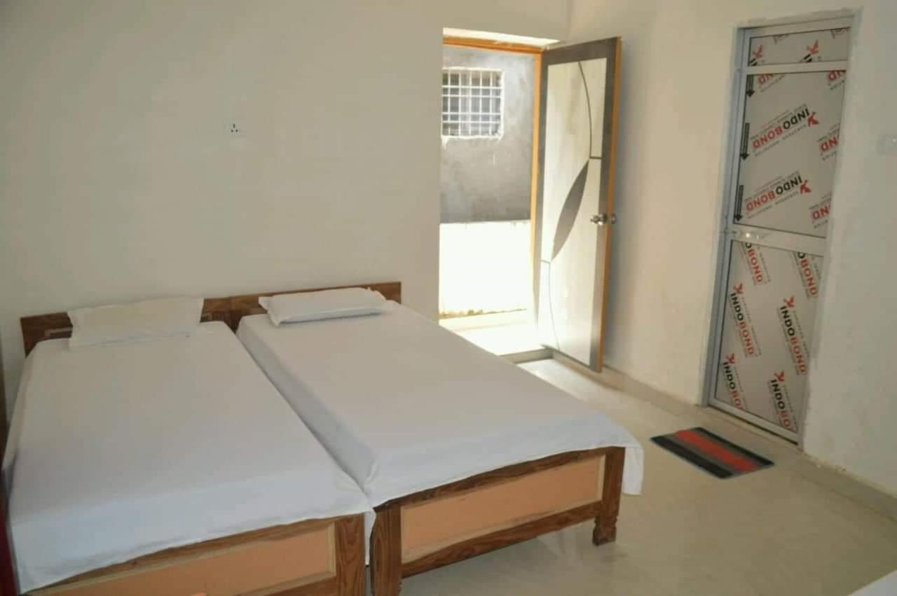 Middle Way Home Stay Bodh Gaya Buitenkant foto