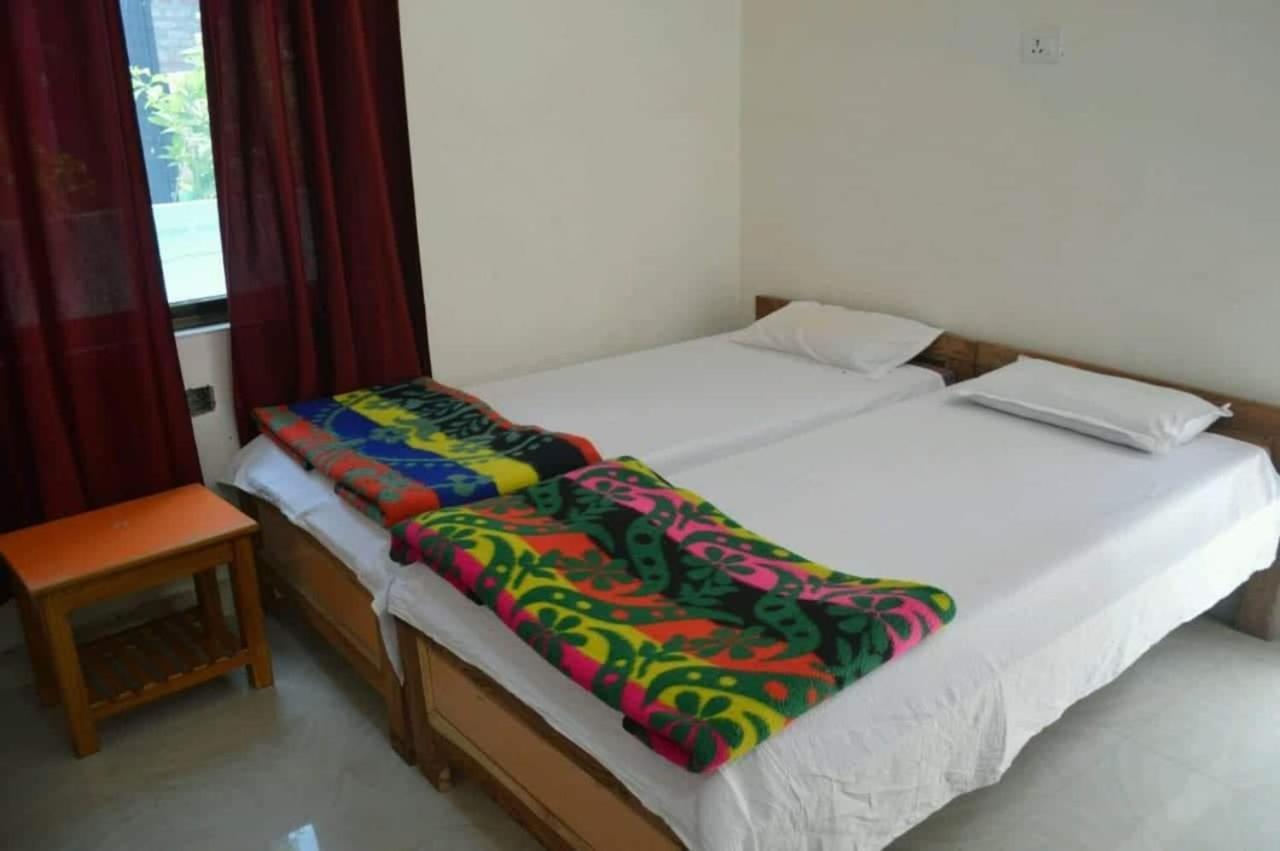 Middle Way Home Stay Bodh Gaya Buitenkant foto